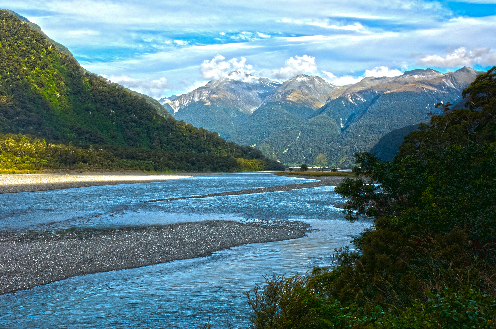 _RCW0007-HDR-Valley-River-Mountains.jpg